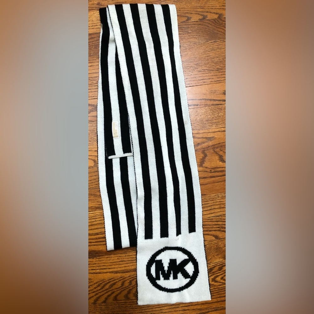 MICHAEL KORS Black & White Striped Scarf